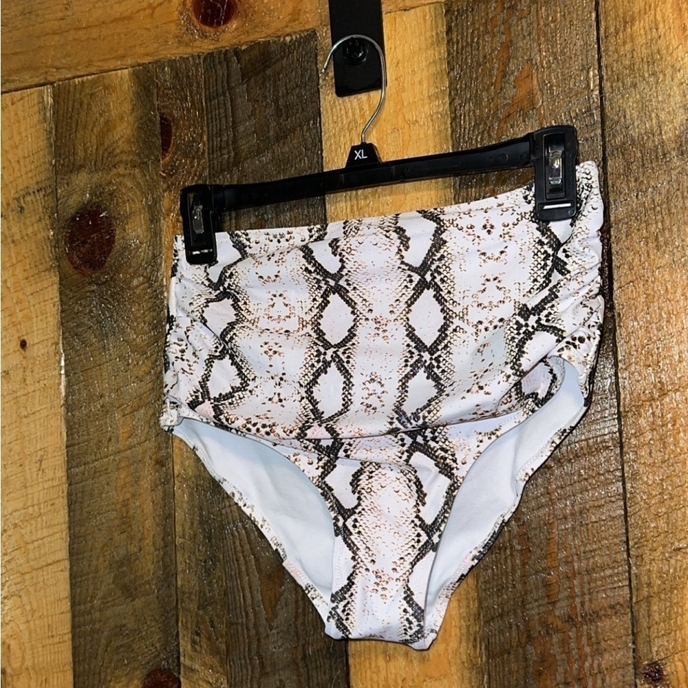 NWOT high rise bikini bottoms